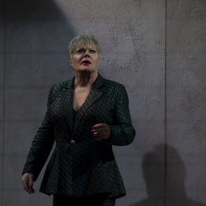 Video: How Eddie Izzard Is Playing All the Parts in HAMLET Photo