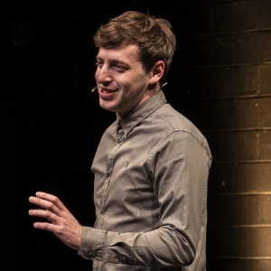 Review Roundup: ALEX EDELMAN: JUST FOR US Opens On Broadway! Photo