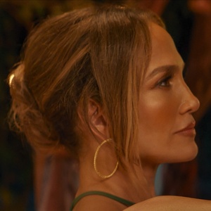 Photo: First Look at Jennifer Lopez and Brett Goldstein in OFFICE ROMANCE Photo