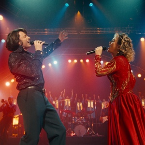 Video: Kelsie Watts and Influencer Stars Unite for Sweet Caroline Cover Photo