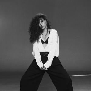 Snoh Aalegra Shares New Single KARMA Photo