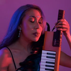 Tina Halma Releases Bilingual Singles 'Gaslight' and 'Presente' Photo