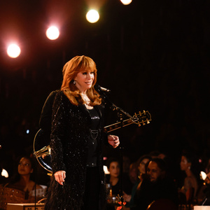 Reba McEntire Releases RING RING Music Video Photo