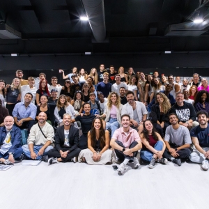 PHOTO: BUSCANDO A AUDREY comienza sus ensayos Photo