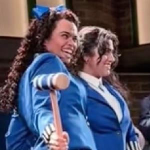 Video: Lorna Courtney Passes the Role of 'Veronica' in HEATHERS on to Kuhoo Verma Photo