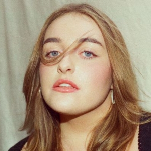 Nell Mescal Shares New Single 'Warm Body' Video