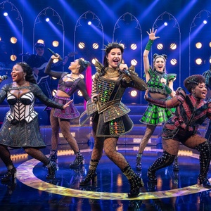 Review: SIX at Broadway At The Hobby Center Photo