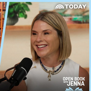 Jennifer Garner and Elin Hilderbrand Talk THE FIVE-STAR WEEKEND, Friendship, and Nant Photo