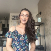Living Room Concerts: WAITRESS's Sarah O'Connor Sings 'She Used To Be Mine' Video