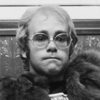 Video: Elton John 'Honky Cat (Live at The Royal Festival Hall, London 1972)' Video Un Photo
