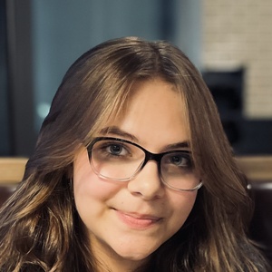 Interview: Theatre Life with Maisie Posner Photo