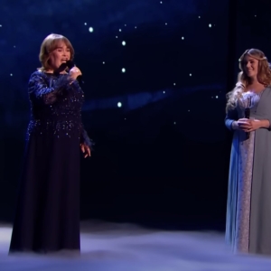 Video: Susan Boyle Performs 'I Dreamed a Dream' With the Cast of LES MIS