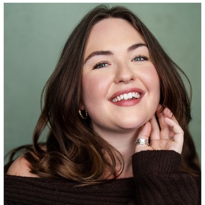 Interview: Lauren Quigley of ESCAPE TO MARGARETAVILLE at Cornwell's Dinner Theatre, T Photo