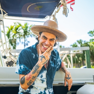 Niko Moon Sets New AMERICAN PALM Album and Headline Tour Photo