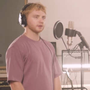 Video: Sam Tutty and Christiani Pitts Perform New York From TWO STRANGERS Photo