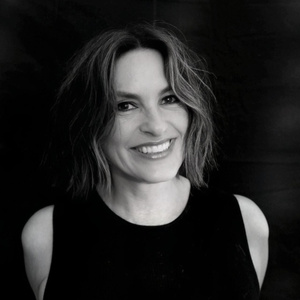 Mariska Hargitay Set as Host of 78th Emmy Awards on NBC Photo