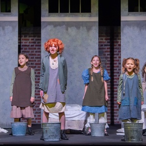Review: ANNIE at The Candlelight Theatre Photo