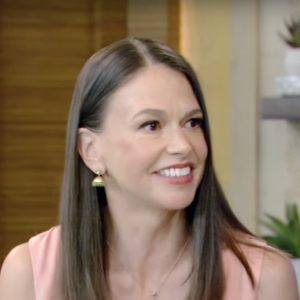 Video: Sutton Foster Says Princess Winnifred is One of the Most Physical Roles She…