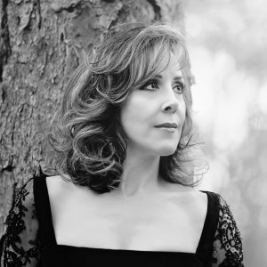 Janine LaManna to Make New York Solo Concert Debut With BLACK & GOLD at The Green…