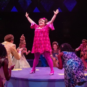 Review: HAIRSPRAY Sets the Standard at Broadway At Music Circus