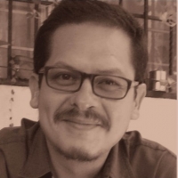 Fábulas E Historias De Estrategas De Renato Tinajero, Disponible En Línea Photo