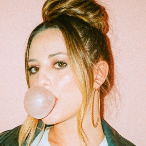 Leah Marie Mason Shares New Single 'YOUR BOYFRIEND SUCKS' Photo