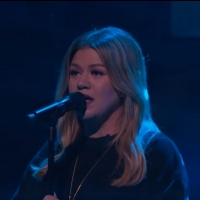 VIDEO: Kelly Clarkson Covers 'Blue Bayou' Video