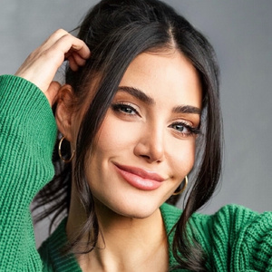 OWNING MANHATTAN's Chloe Tucker Caine and Stephanie Jae Park Will Join SIX on Broadwa Photo