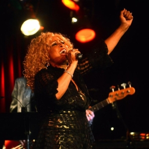 DARLENE LOVE: LOVE FOR THE HOLIDAYS is Coming to Patchogue Theatre for the Performing