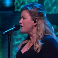 VIDEO: Kelly Clarkson Performs a Cover of 'Heads Carolina, Tails California' Video