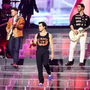 Jonas Brothers Announce New Single LISTEN WHEN SAD Photo
