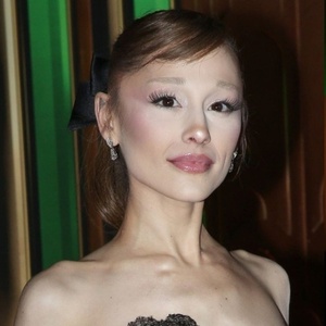 Jonathan Bailey and Ariana Grande to Star in SUNDAY IN THE PARK Photo