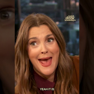 Anne Hathaway on Why She Saw 70-Year-Old Women as 'Stars of the World' Photo