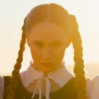 Iyla Unveils New Single '2LATE' Photo