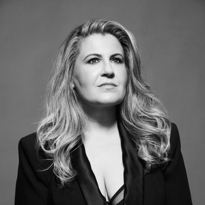 Make ’em Laugh: Romy Teperson’s Distinct Voice As A Comedic Actress Photo