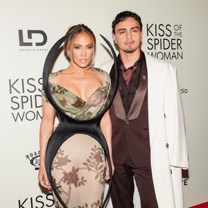 Photos: Jennifer Lopez, Tonatiuh, & More Attend KISS OF THE SPIDER WOMAN Red Carpet E Photo