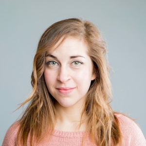 Irina Arenas: A Spanish Solo Artist Redefining Queer Theater, Micro-Musicals, and Pol Photo