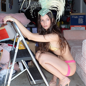 Casandra Releases New Album 'Isla Tranquilita' Photo