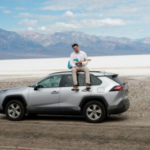 Cade Hoppe Releases New Single "CRASHLAND" Photo