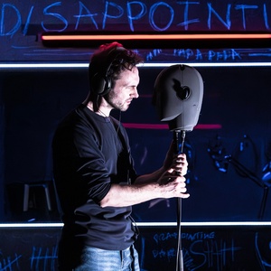 Review: A GHOST IN YOUR EAR, Hampstead Theatre Photo