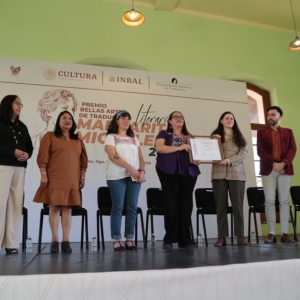 Reciben Lucrecia Orensanz Y Mario Murgia El Premio Bellas Artes De Traducción Literaria Margarita Michelena 2023