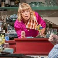 Review Roundup: KERRY JACKSON Opens at the National Theatre Photo