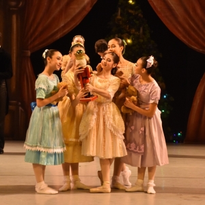 Bailarines Y Bailarinas De La Escuela Superior De Música Y Danza De Monterrey Prese Photo