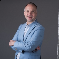 Peter McKintosh Talks TWELVE ANGRY MEN at Bunkamura Theatre Cocoon Interview