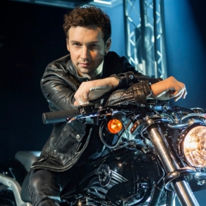 Award-Winning Illusionist Alexx Alexxander Prepares To Make The Iconic Hollywood Sign