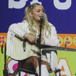 HunterGirl Closes Out CMA Music Fest With Massive Crowd