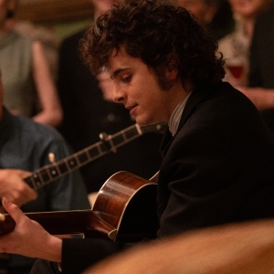 Video: Timothée Chalamet Sings Live in New Featurette for A COMPLETE UNKNOWN Photo