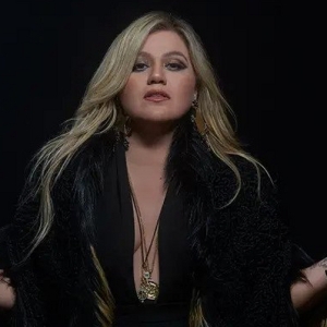 Kelly Clarkson to Release Deluxe 'Chemistry' Album in September With Five New Tracks Photo