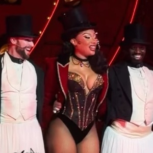 Video: Megan Thee Stallion Takes Her First Bow In MOULIN ROUGE! & Performs a Megamix o Photo