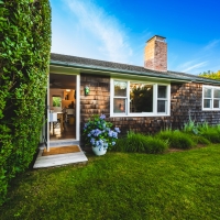 Sarah Jessica Parker's Hamptons Home Available to Rent on Booking.com Photo
